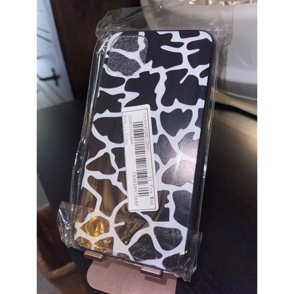Black & White Cow Print iPhone 11 Pro Max Case 🐮 - Picture 6 of 17